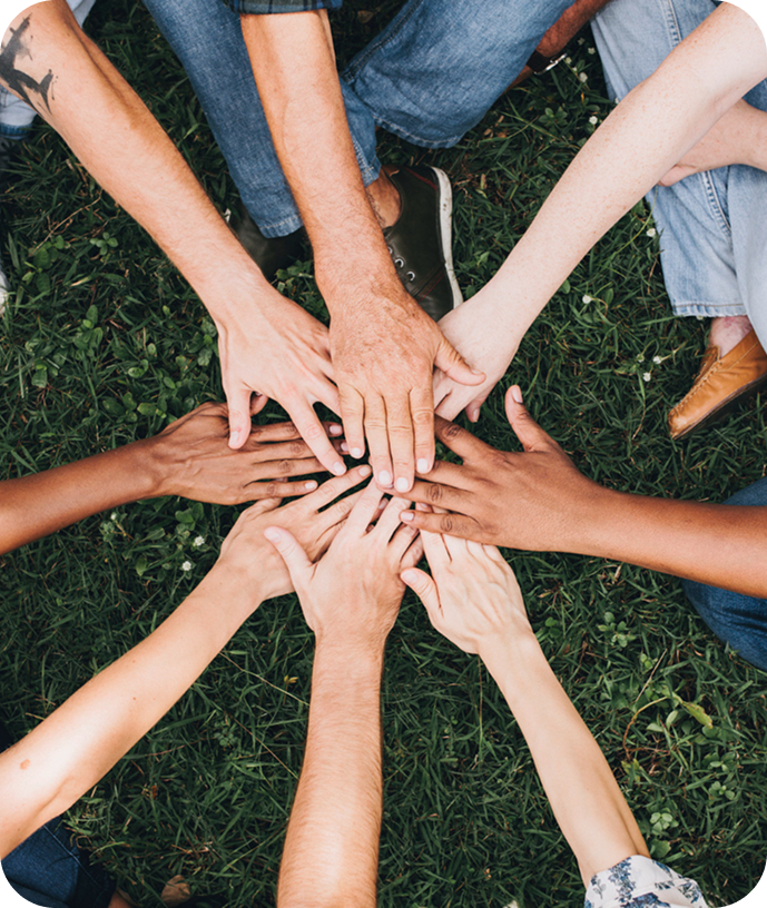 Mãos unidas em círculo
